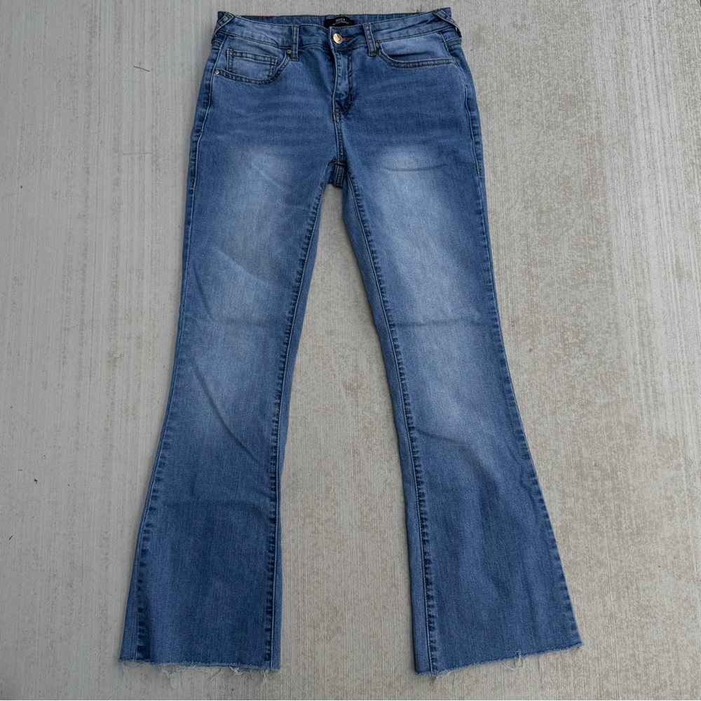 True Religion Jeans Becca Midrise Bootcut in Medium Denim Size 28